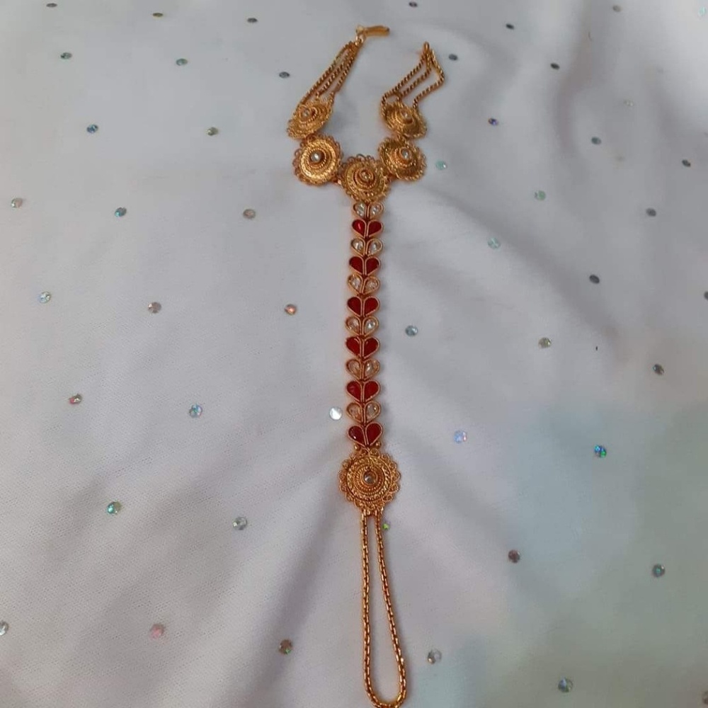 Hand bracelet ring style